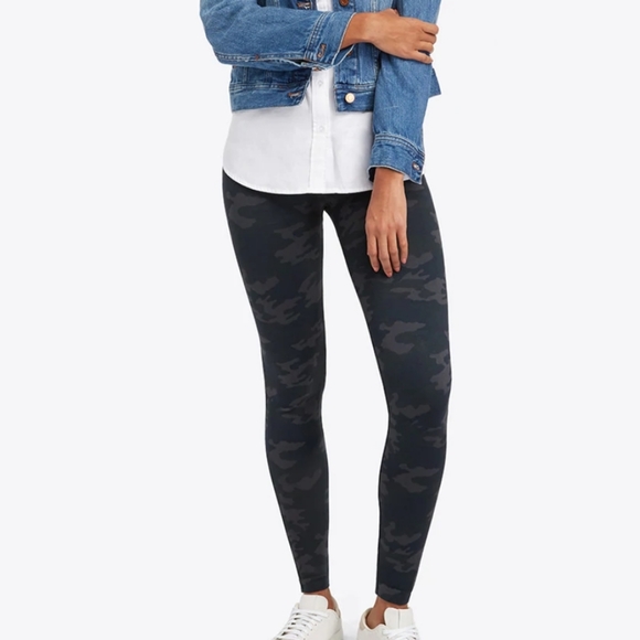 SPANX Pants - Seamless Camo Spanx Leggings